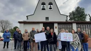 Feligreses de Pruvia exigen el relevo inmediato del párroco: "Llegó hora y media tarde a un entierro y ya van muchas veces"