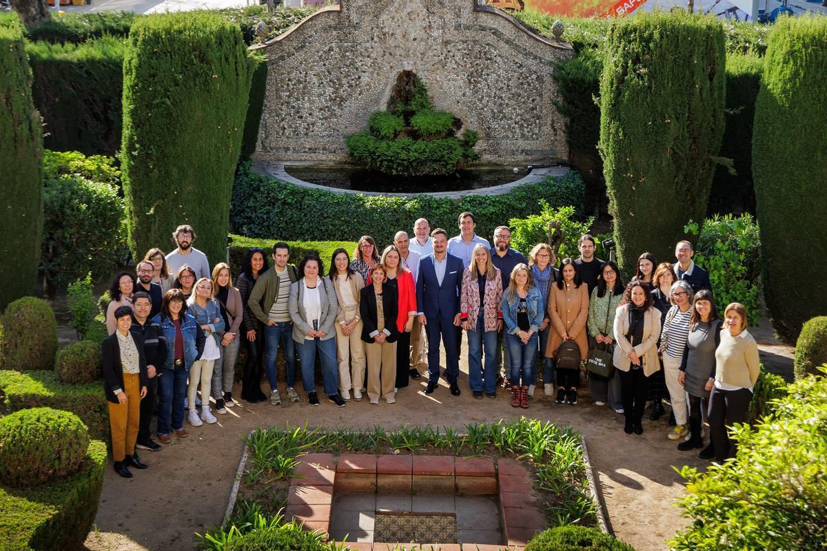 Foto de familia del III Foro de Diálogo con Servicios Sociales de Aigües de Barcelona.