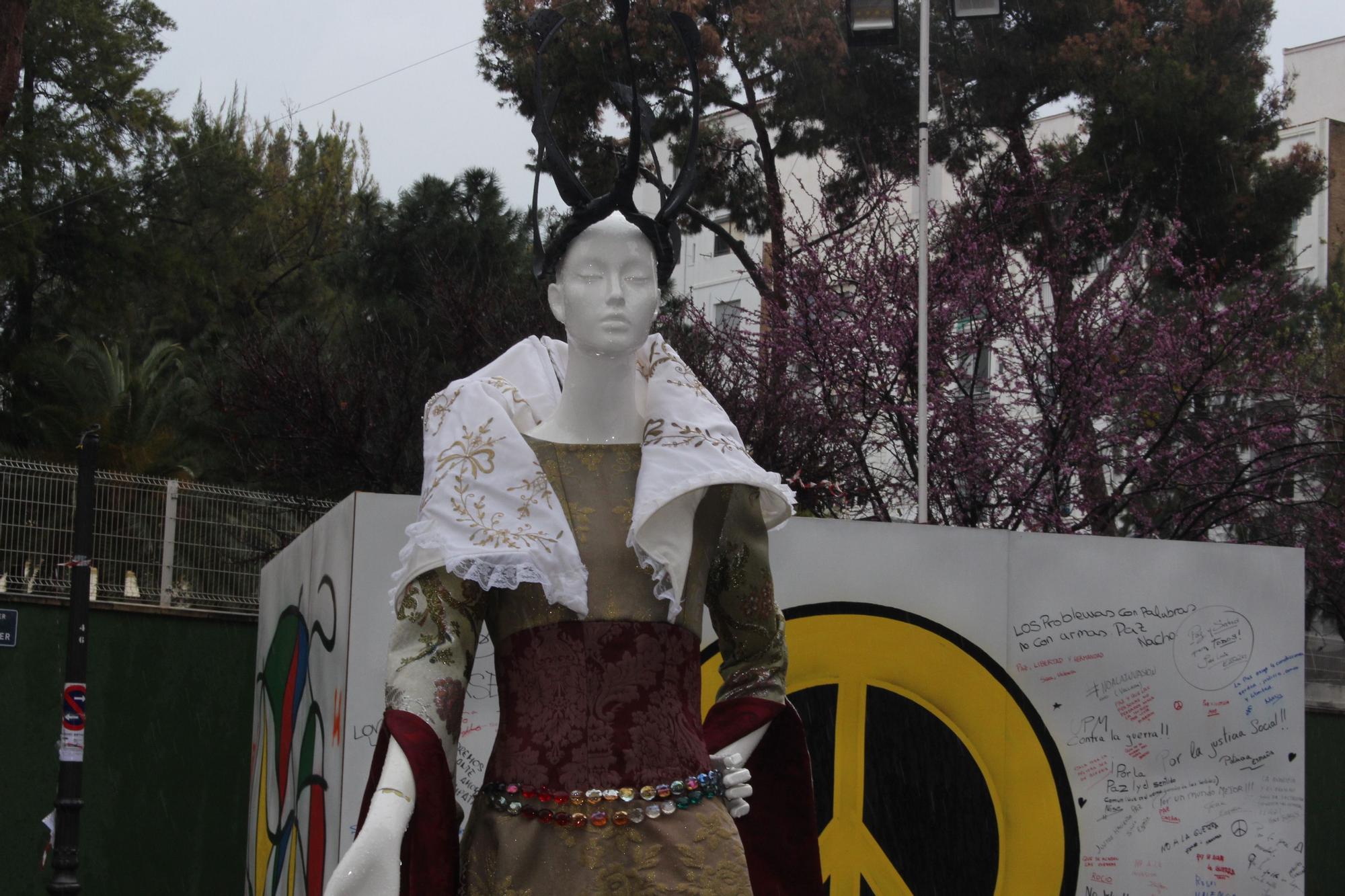 Falla y pasarela de moda sostenible de Manu Fernandez en Palleter-Erudito Orellana