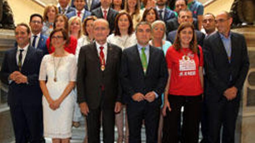 Foto de familia de la nueva Corporación Municipal del Ayuntamiento de Málaga.