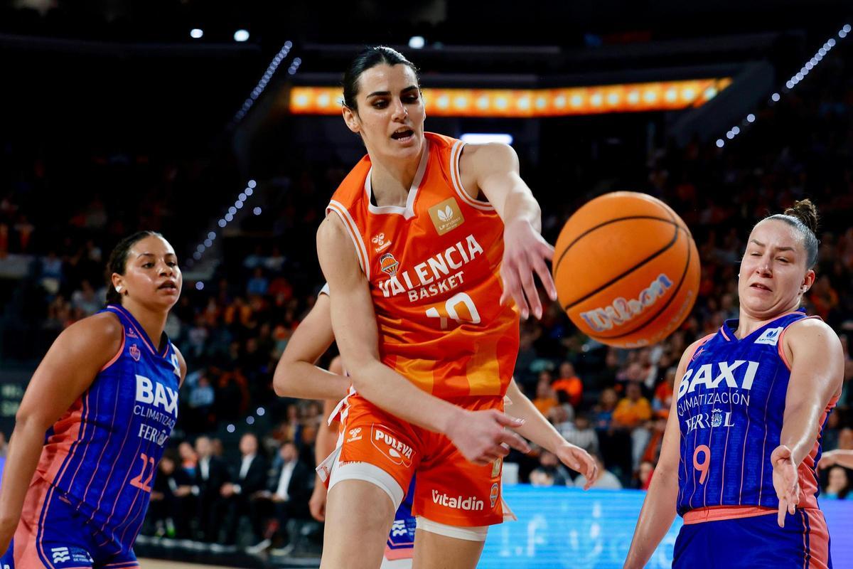 El Valencia Basket - Baxi de Ferrol de la LF Endesa, en imágenes