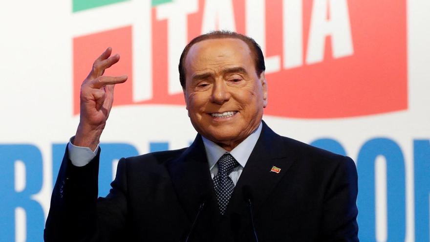 Un canario representó a España en el entierro de Berlusconi en Italia