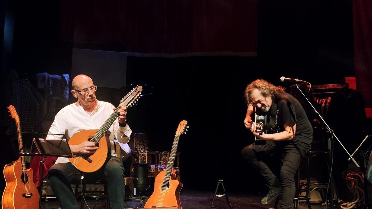 Daniel Higiénico y Toni Pastor, durante el concierto en el Teatre del Mar
