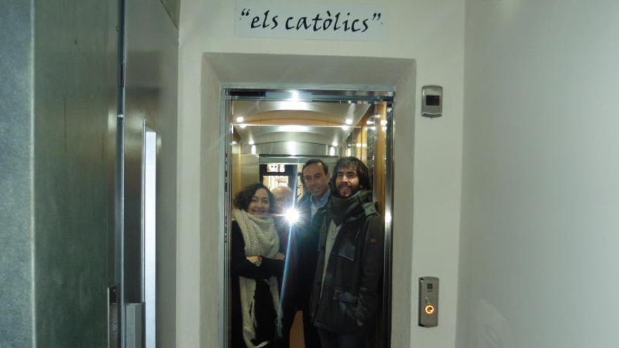 Pep Berga, Anna Roca, Jaume Vallès i Àlvar Borrell dins de l&#039;ascensor