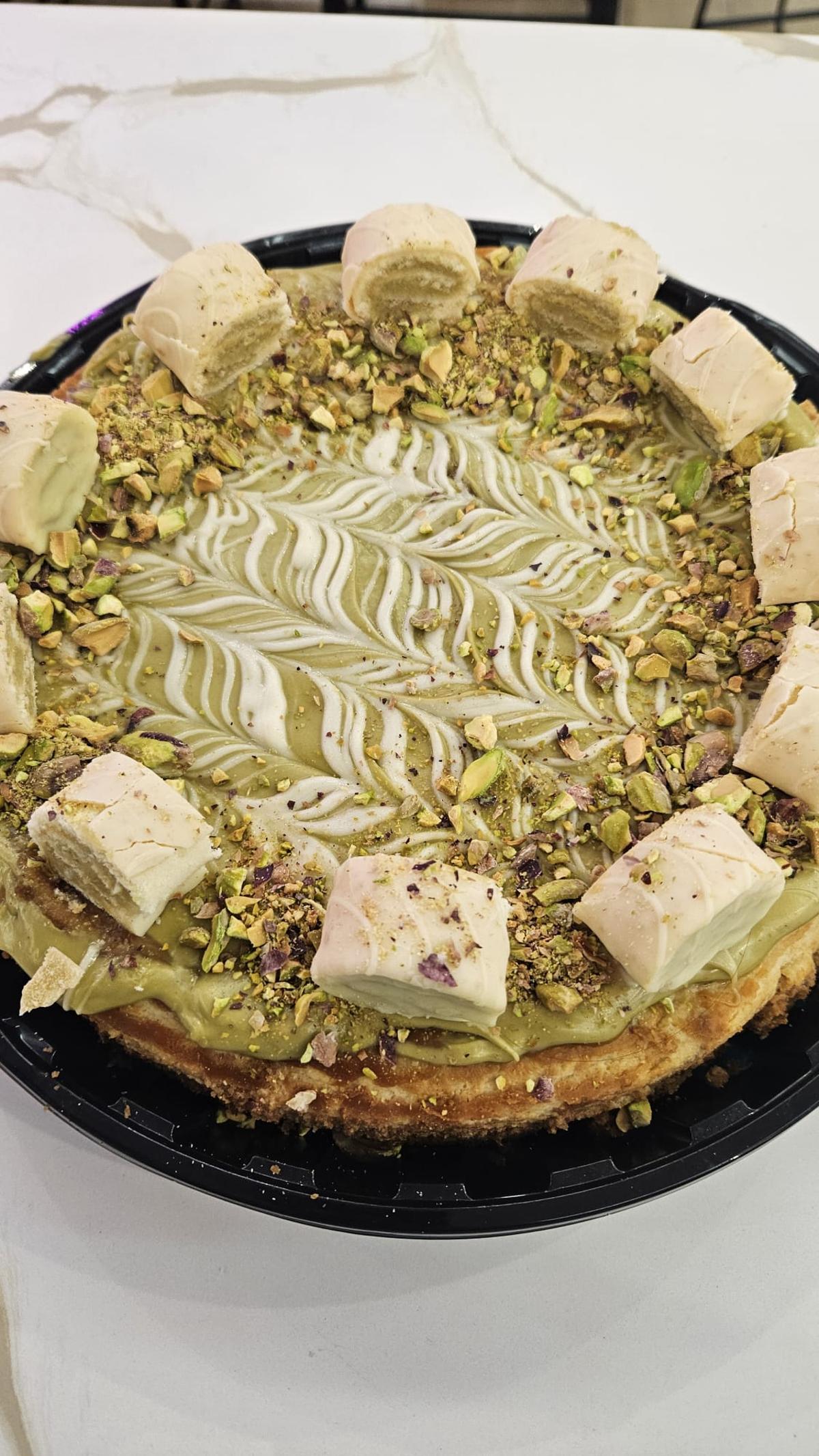 La tarta estrella cheesecake de pistacho que elabora artesanalmente La Guinda del Pastel.