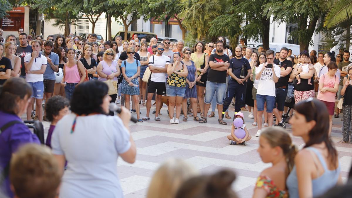 Concentración en la Plaza de la Concepción contra la violación de una chica en Ontinyent.