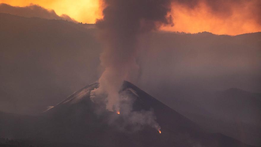 Desgasificación en la boca principal del volcán de La Palma