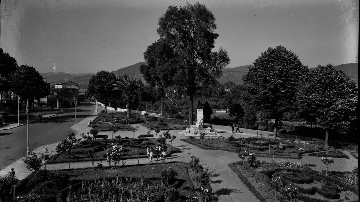 Vista del parque de Abajo de Grado.