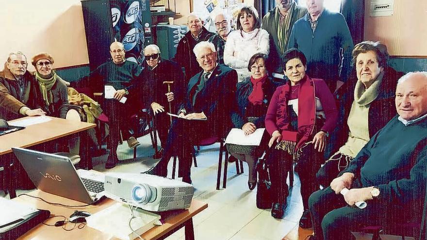 Jubilados y pensionistas en Montamarta. En el centro, Balbino Lozano, presidente de la Federación Provincial.