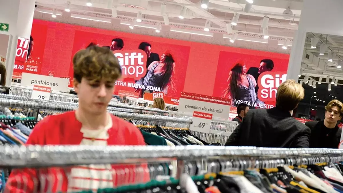 Así funciona la campaña de rebajas del nuevo macro-outlet de Madrid para este verano