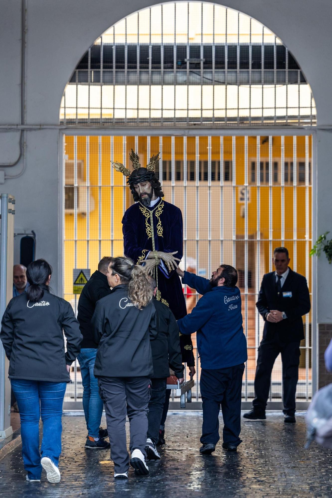 El Cautivo regresa a su cita con los presos de la cárcel de Ibiza