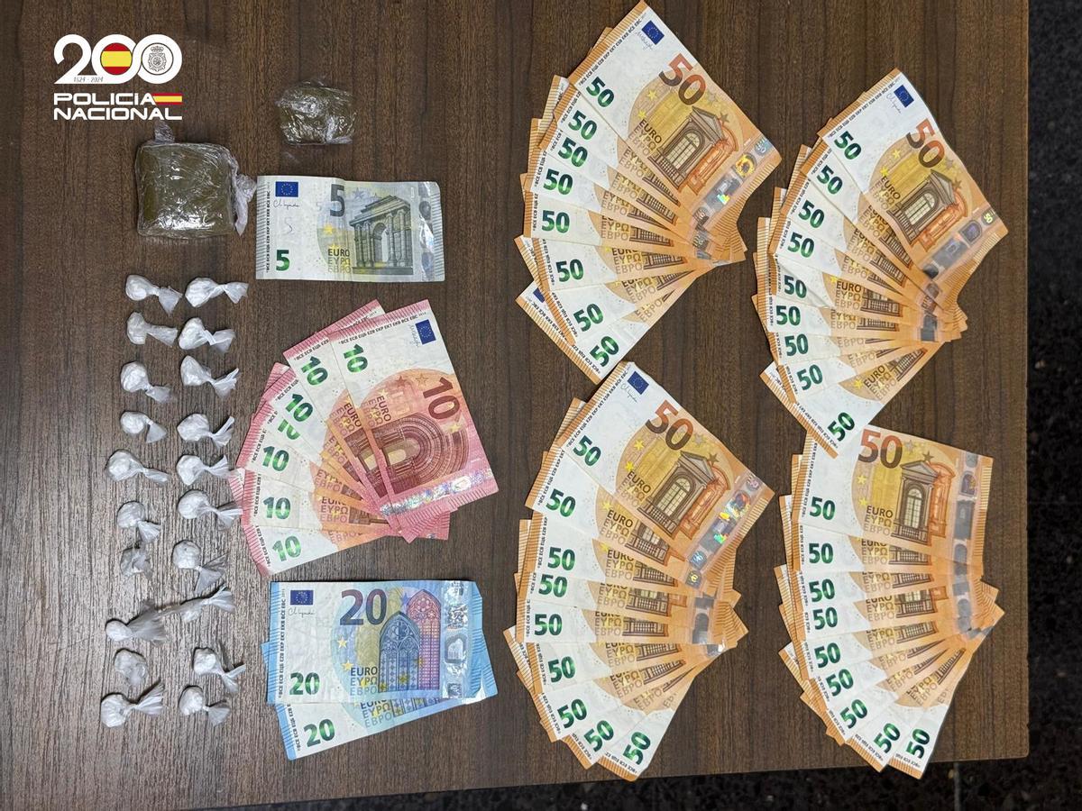 Droga y dinero intervenido al detenido.