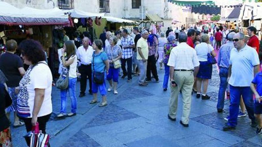 Los zamoranos abarrotan el casco antiguo