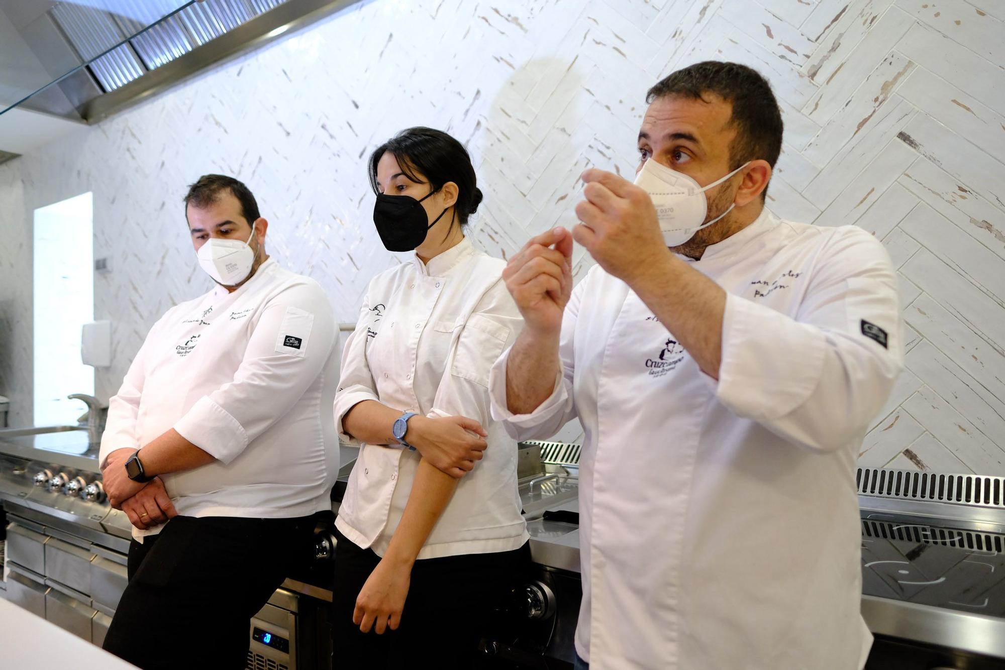 En los fogones de los hermanos Padrón y la chef Icíar Pérez