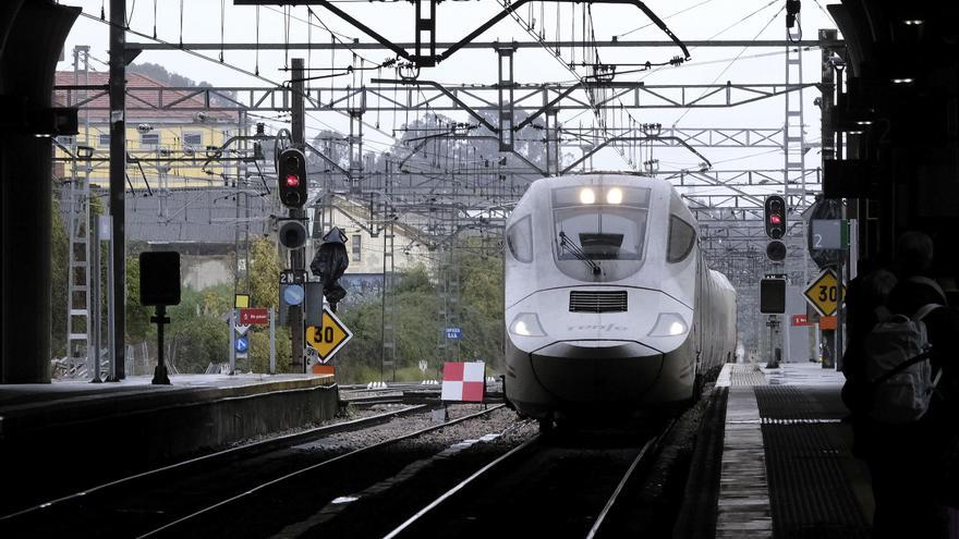 Otro retraso en un AVE a Asturias desde Madrid: esta vez se debe a una caída de la tensión eléctrica