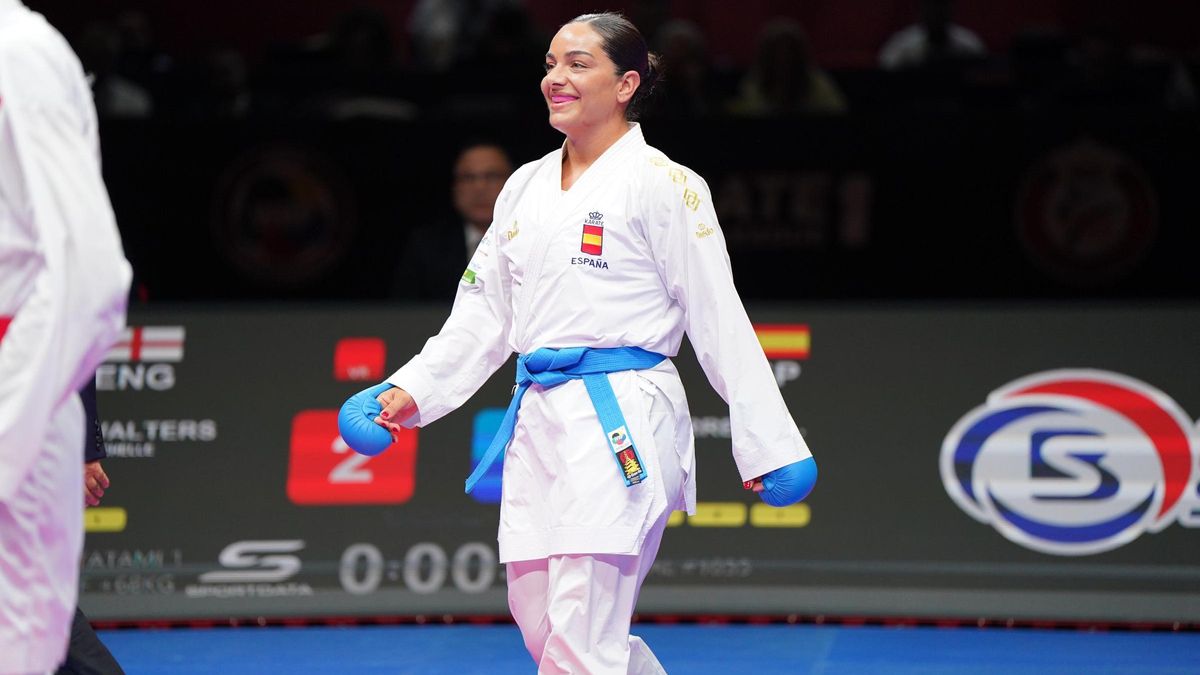 María Torres en el tatami de kumite.