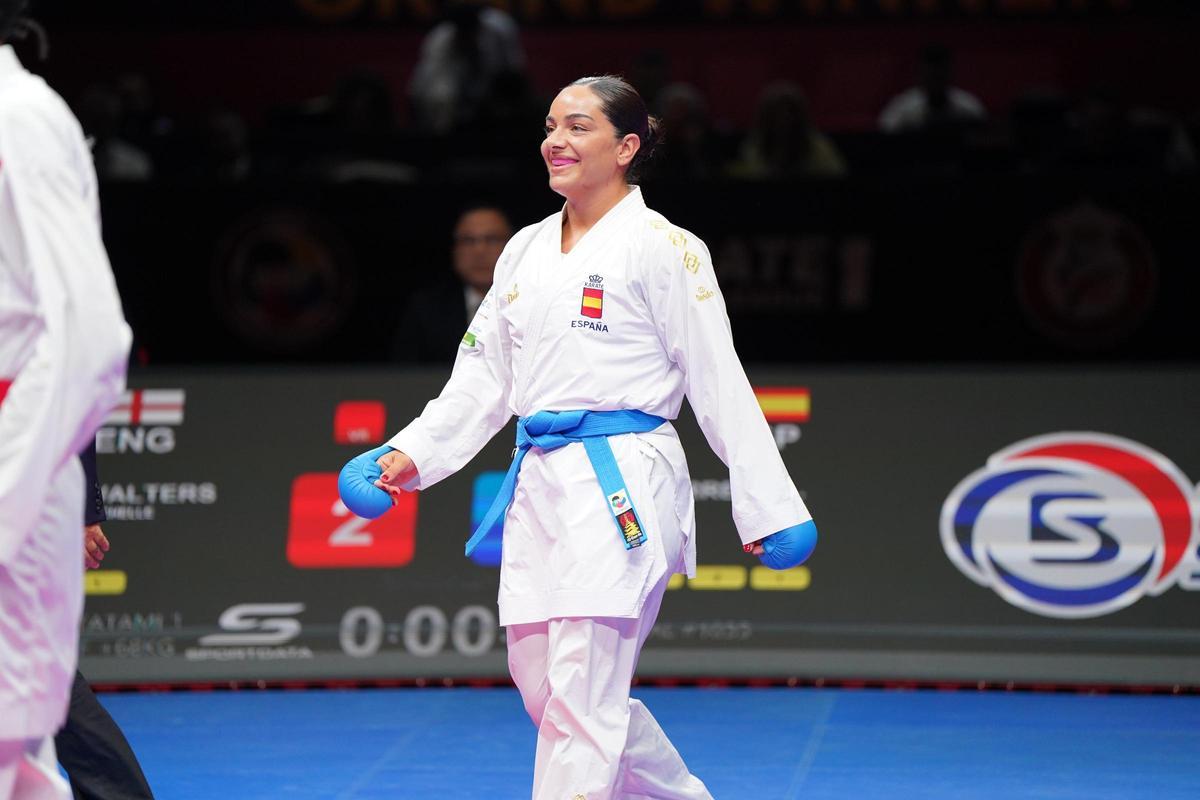 María Torres en el tatami de kumite. María Torres en el tatami de kumite.