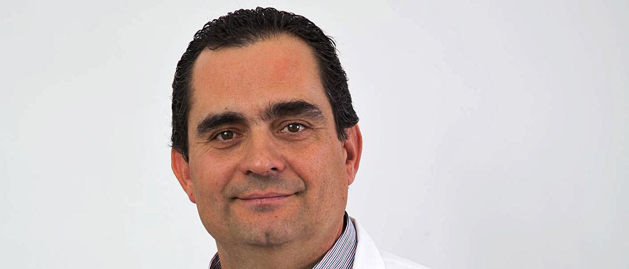 El director médico del Hospital Universitario del Vinalopó, Pedro González Cabezas. | INFORMACIÓN