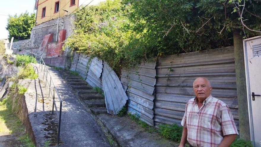 Los vecinos de El Puente estallan: &quot;El barrio es un gueto por el soterramiento&quot;