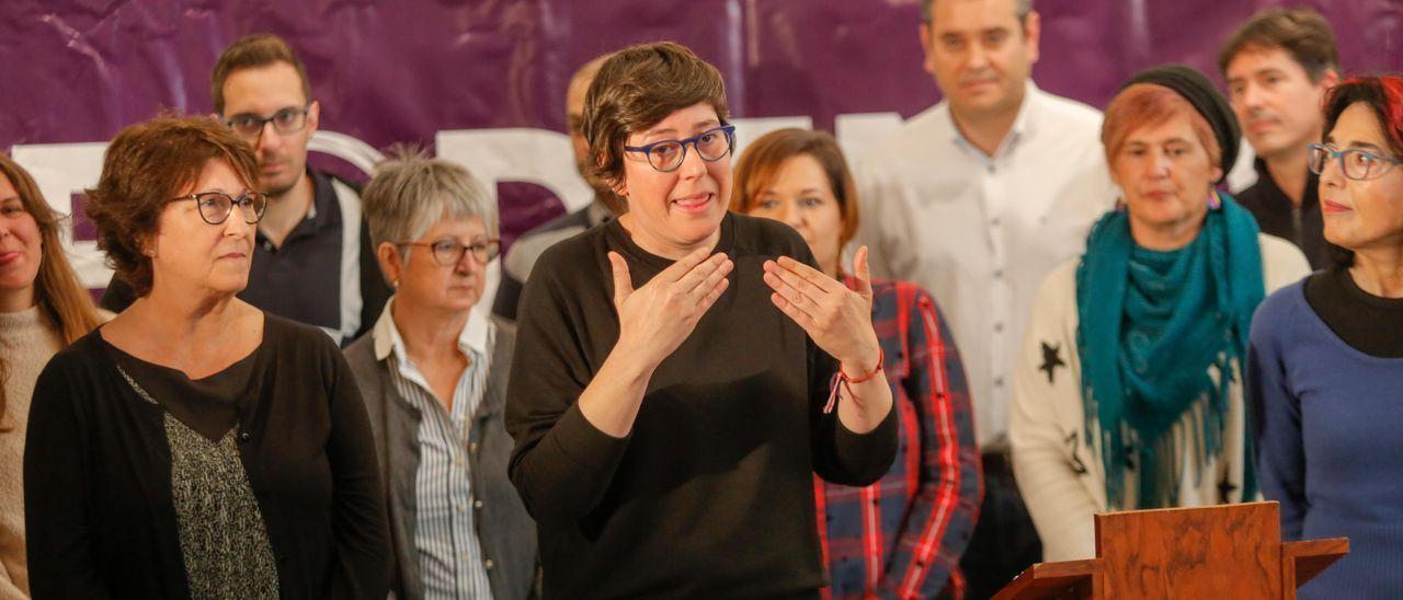 La síndica de Unides Podem y secretaria general de Podemos, Pilar Lima, en el centro