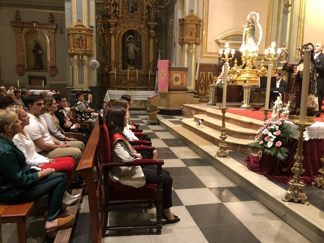 La ofrenda a la Mare de Déu del Roser y la serenata zanjan las fiestas de Almassora