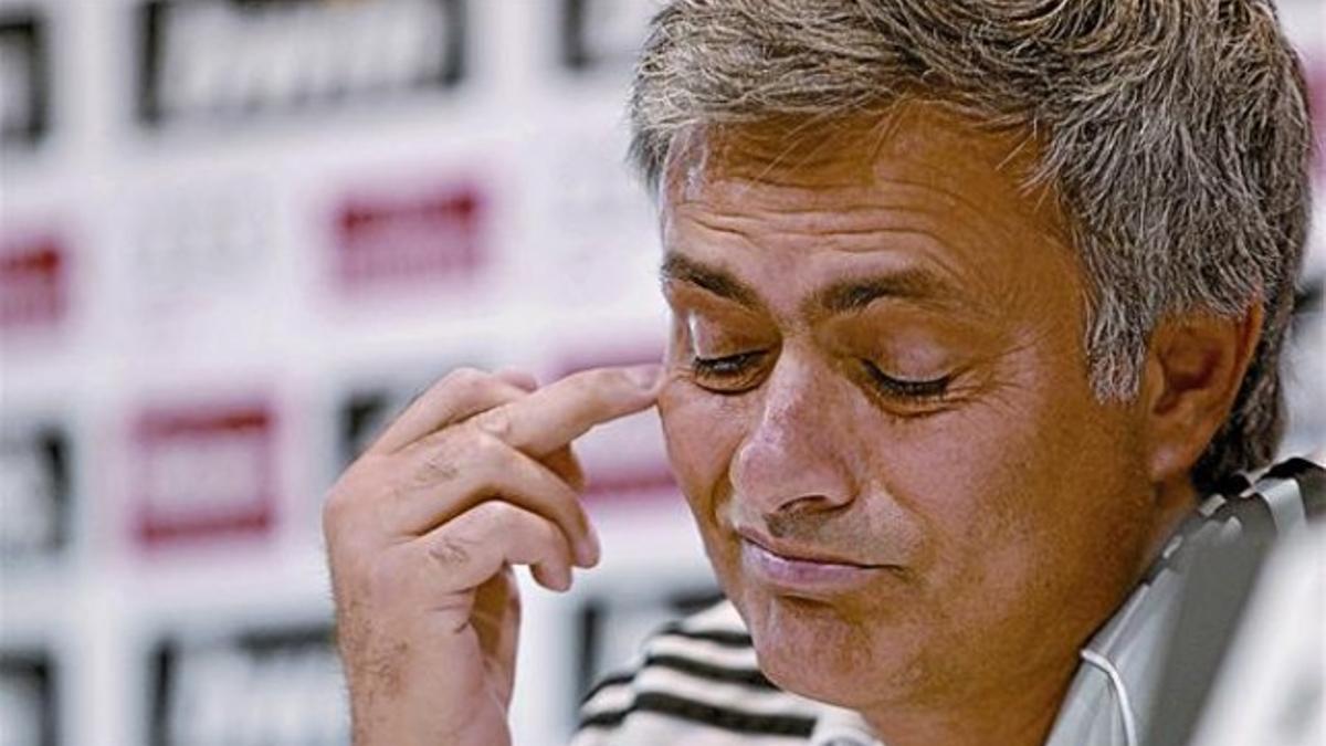 Mourinho, en un momento de la rueda de prensa de ayer en Madrid.