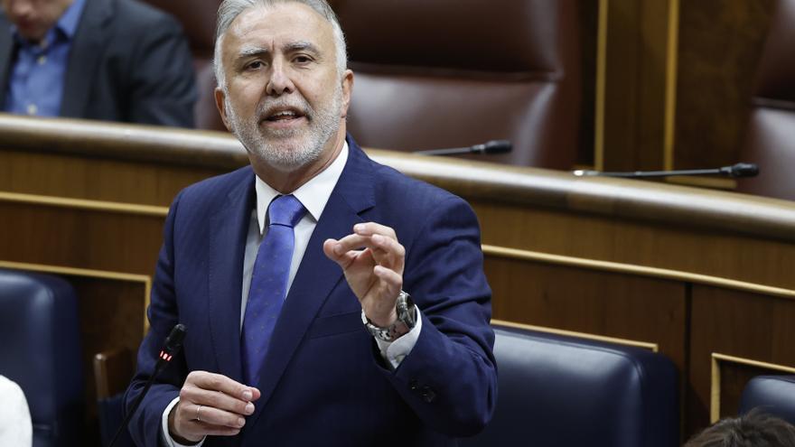 El ministro de Política Territorial y Memoria Democrática, Ángel Víctor Torres, interviene en la sesión de control al Gobierno celebrada este miércoles en el Congreso de los Diputados en Madrid.