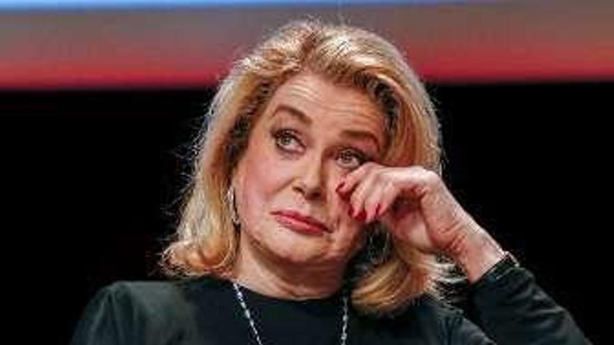 Deneuve tras recibir el premio.