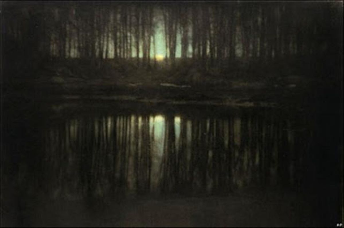 5. De Edward Steichen vale 2,2 millones. En 1904, poco antes de que la fotografía a color fuera más habitual, Steichen ya alcanzó un efecto de color muy pintórico aplicando manualmente la goma bicromatada a su imagen de un lago con la luz de luna. Solo quedan tres copias.