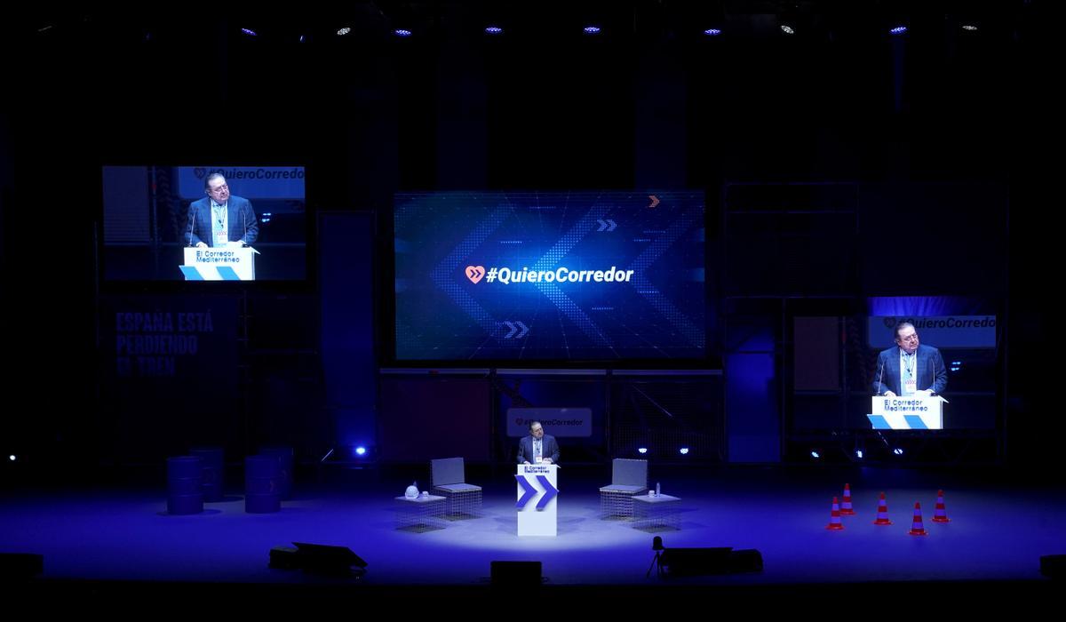 Más de 1.300 empresarios advierten al Gobierno que la falta del Corredor Mediterráneo lastra la economía de toda España.