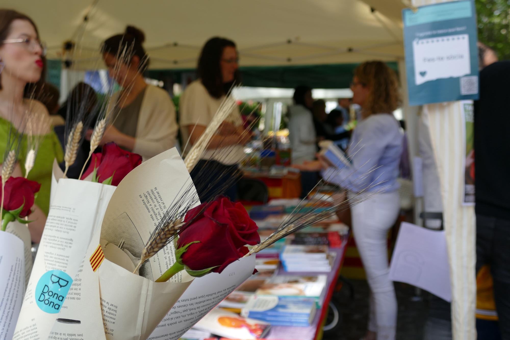 Figueres viu un Sant Jordi multitudinari