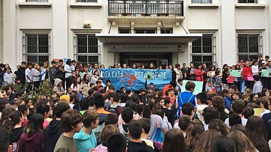 Actividad en el instituto Salvador de Madariaga, ayer.