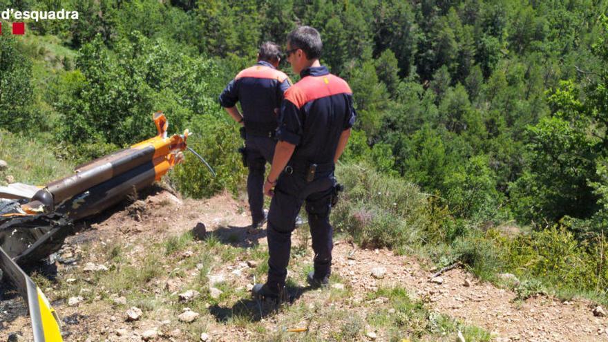 Imatges de l&#039;helicòpter destruït que s&#039;ha estavellat a l&#039;Alt Urgell