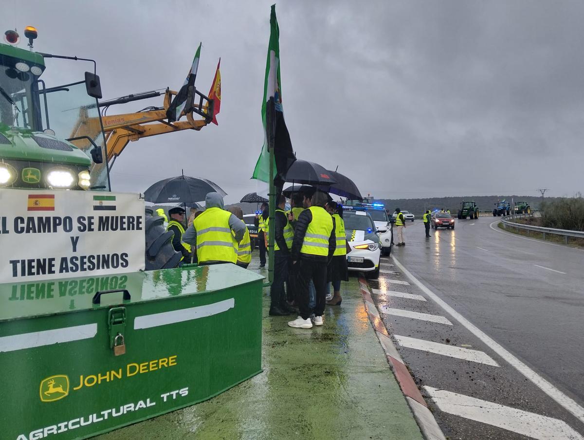 Fotogalería | Los tractores ya ocupan las carreteras extremeñas