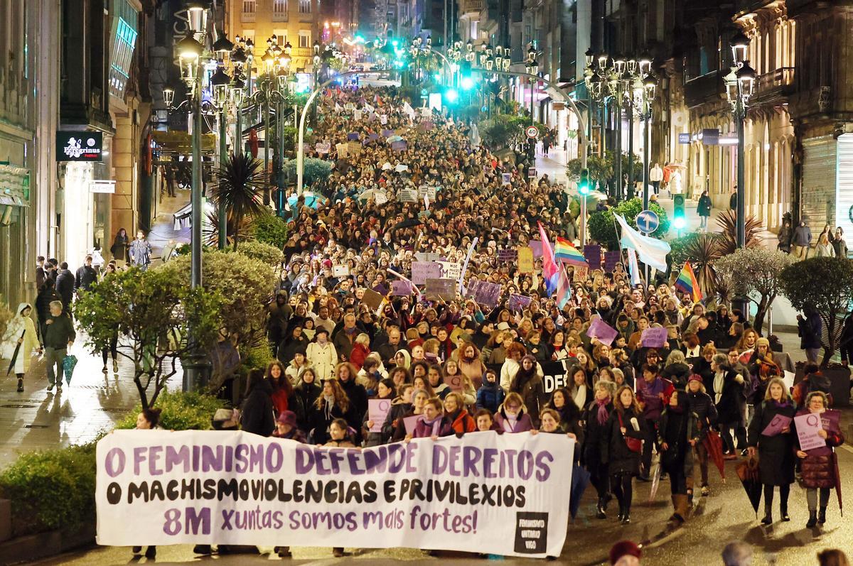 Manifestación del 8-M por las calles de Vigo.