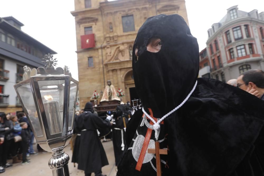 Procesión del Santo Entierro en Oviedo.