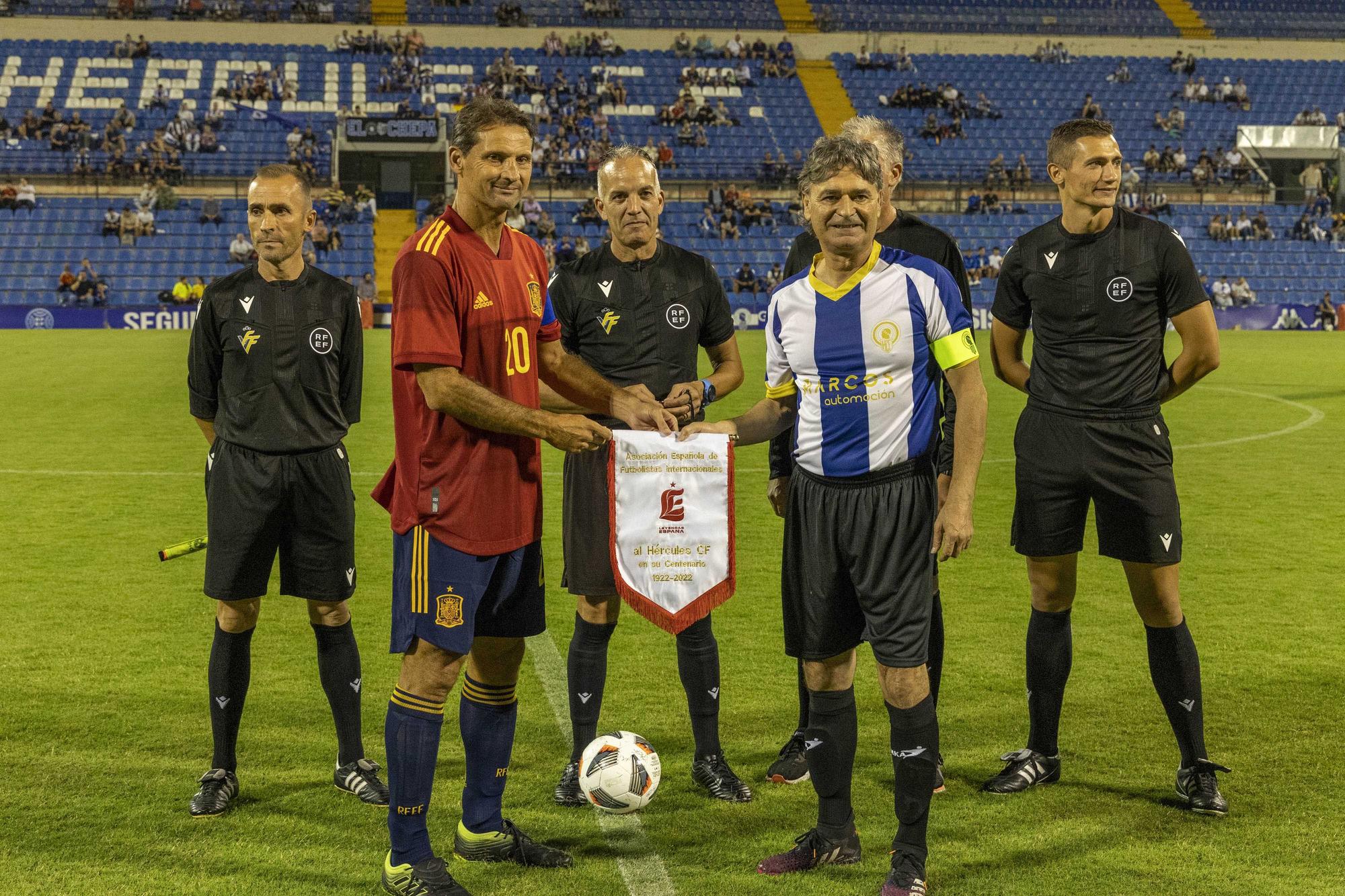 Leyendas del Hércules frente a leyendas de la Selección Española: Las imágenes del partido del Centenario