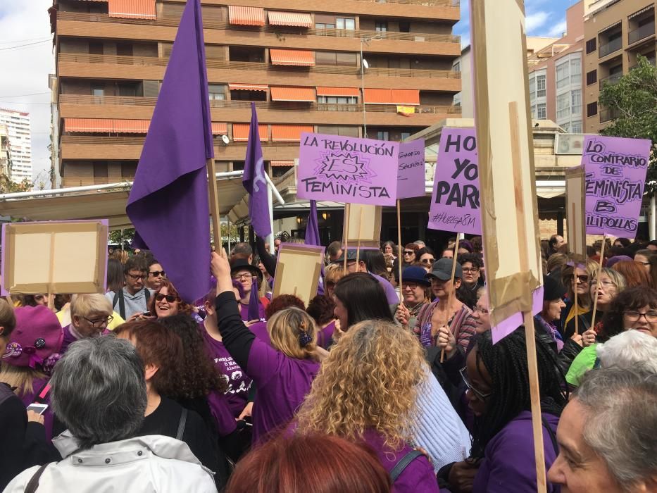 Cientos de personas reivindican en Alicante la igualdad entre hombres y mujeres