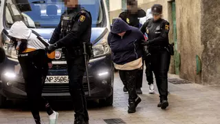 La jueza manda a prisión a la madre y a su cuñado por la muerte de la bebé al tirarla a la basura en Manacor