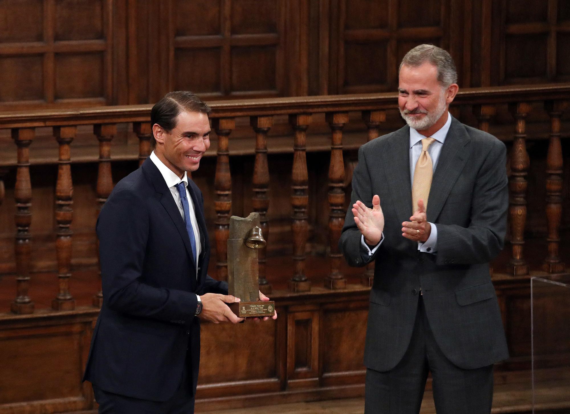 King Felipe delivers (156474947).jpg