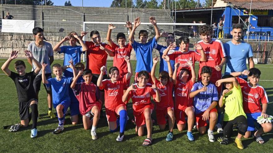 Las futbolistas del equipo femenino del Pontellas. |  // PABLO HERNÁNDEZ GAMARRA 