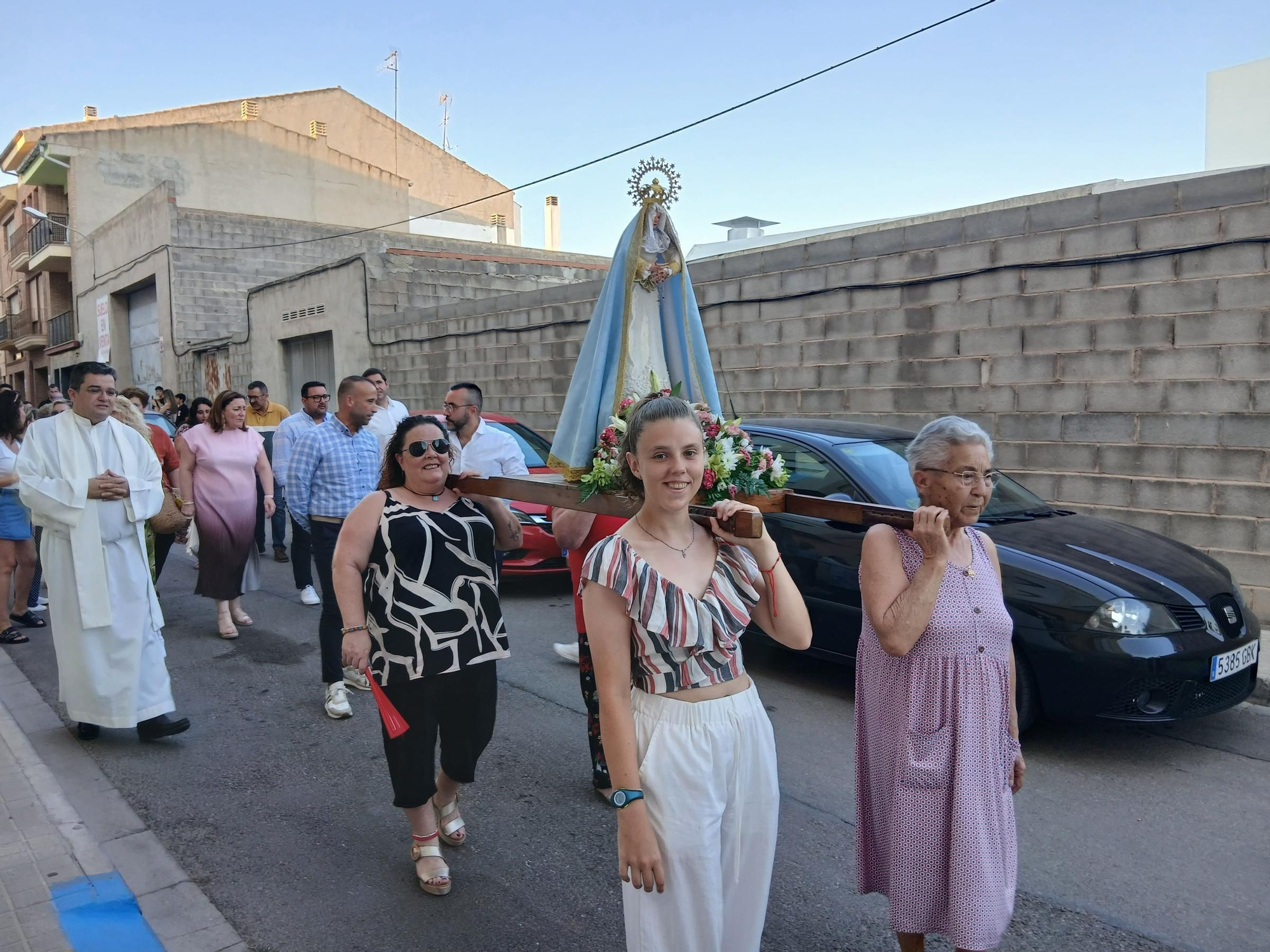 Misa y procesión en las fiestas del barrio El Progreso en Vila-real
