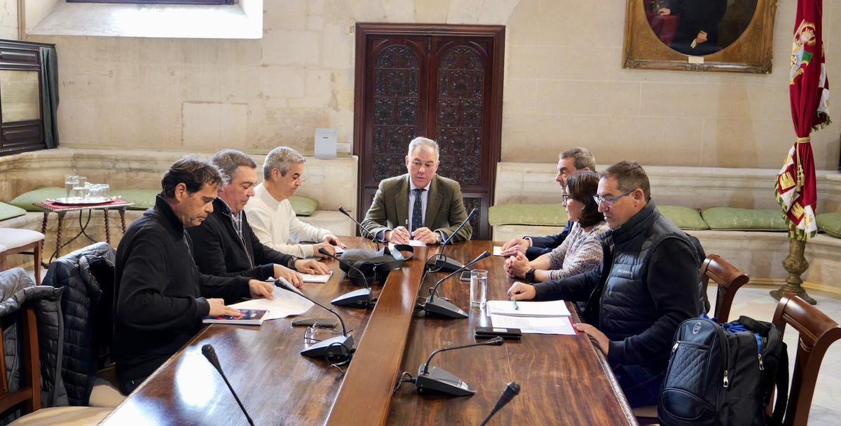 Imagen de la reunión que ha mantenido José Luis Sanz con los representantes del comité de empresa este 11 de marzo.