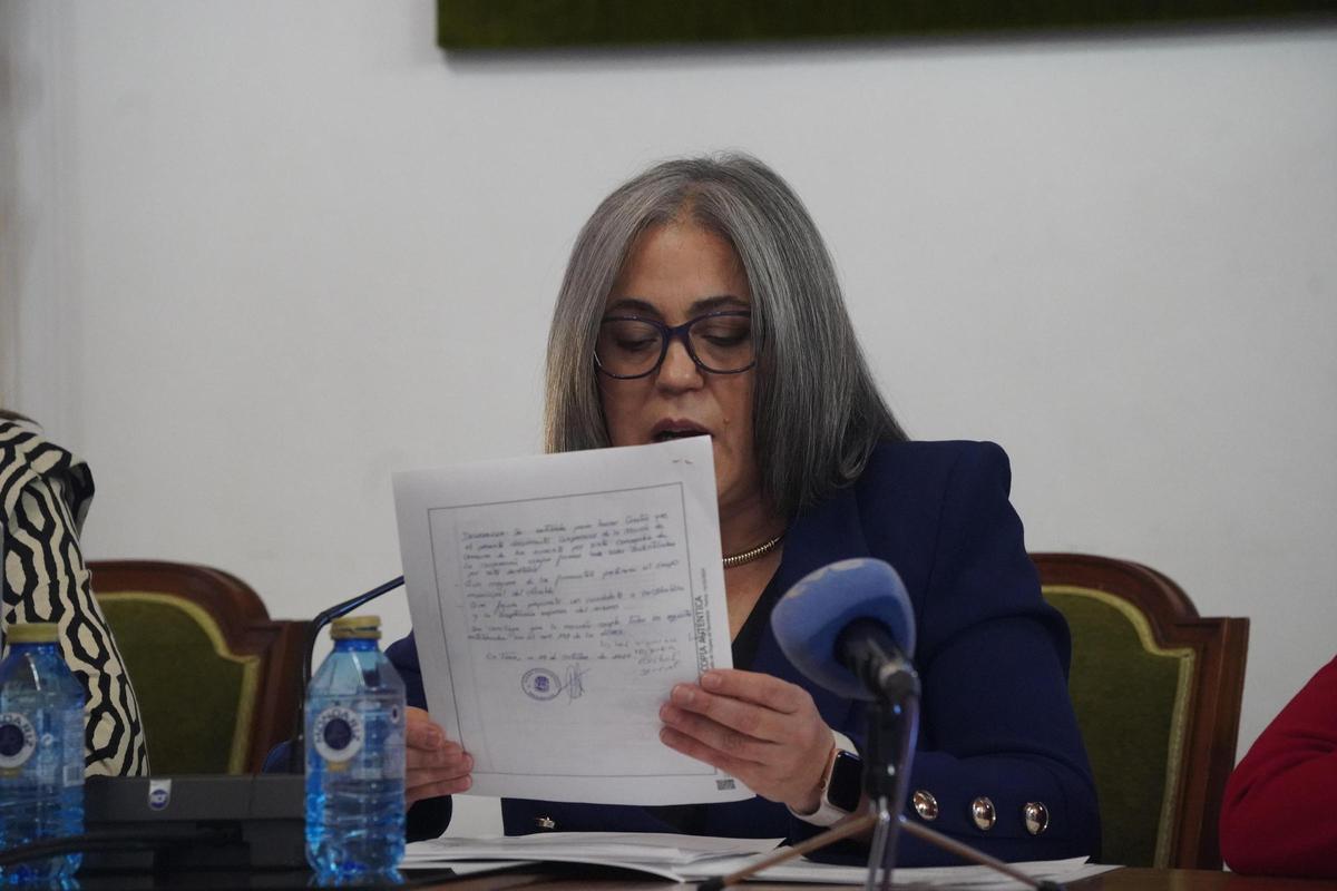 Las imágenes de la moción de censura en Toro contra Rafael González: Ángeles Medina, nueva alcaldesa Las imágenes de la moción de censura en Toro contra Rafael González: Ángeles Medina, nueva alcaldesa