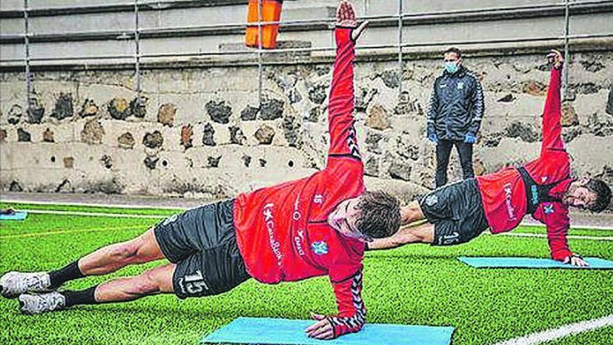 Lluís López (en primer término) y Aitor Sanz en el entrenamiento de ayer.