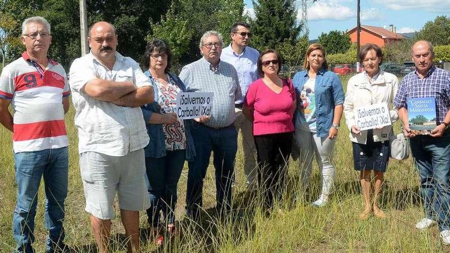 Directivos de la Comunidad de Montes de Mourente tras presentar su proyecto para el carballo. // R. V.