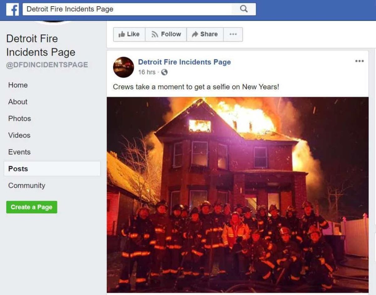 Piden el despido de unos bomberos por fotografiarse frente a un incendio