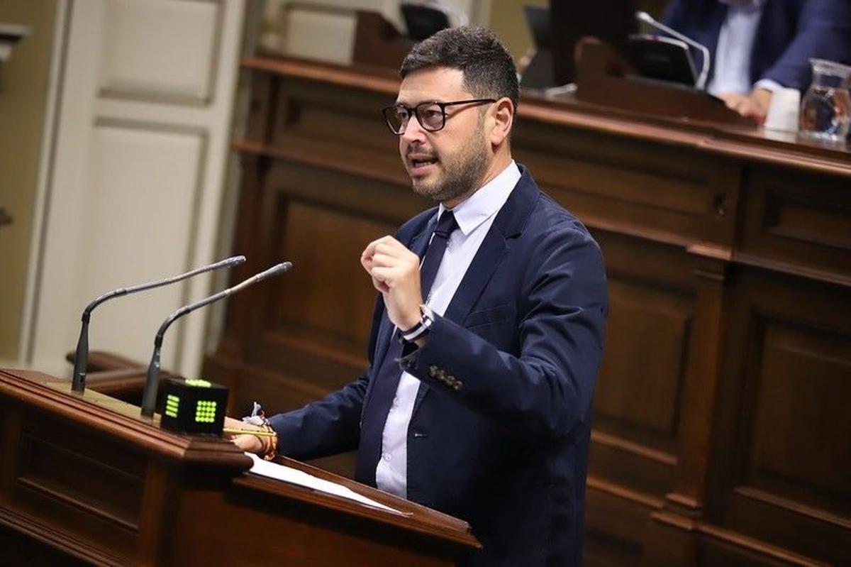 Imagen de archivo de Jacob Quadri en la tribuna de oradores del Parlamento.