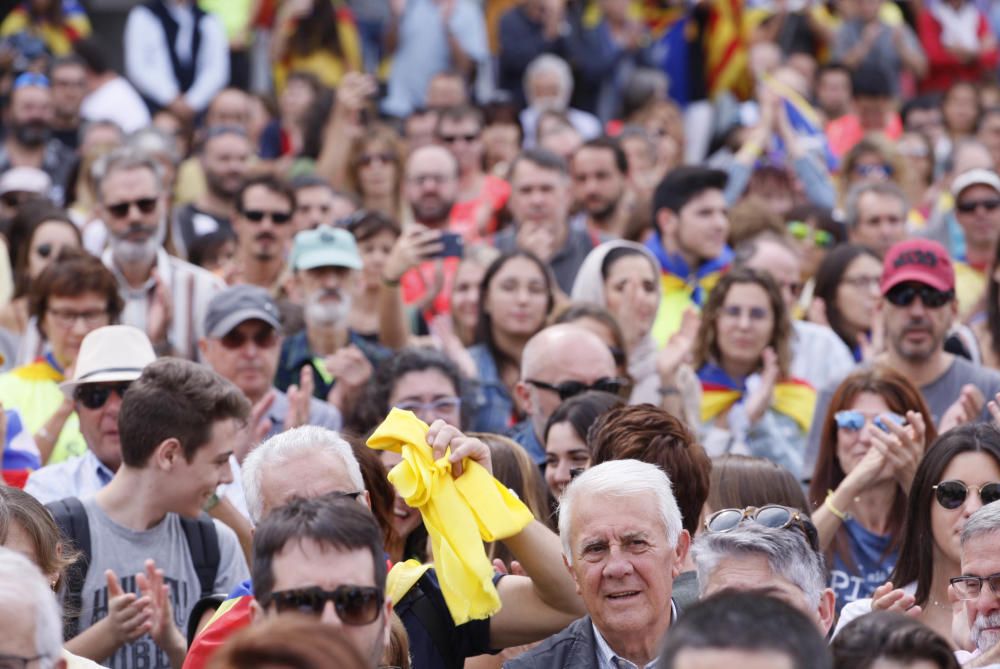 Concentració a la Plaça U d''octubre