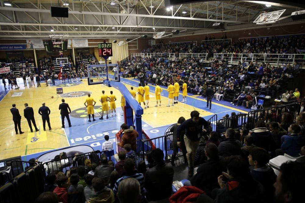 Partido entre el Unión Financiera Baloncesto Oviedo y el F.C. Barcelona B